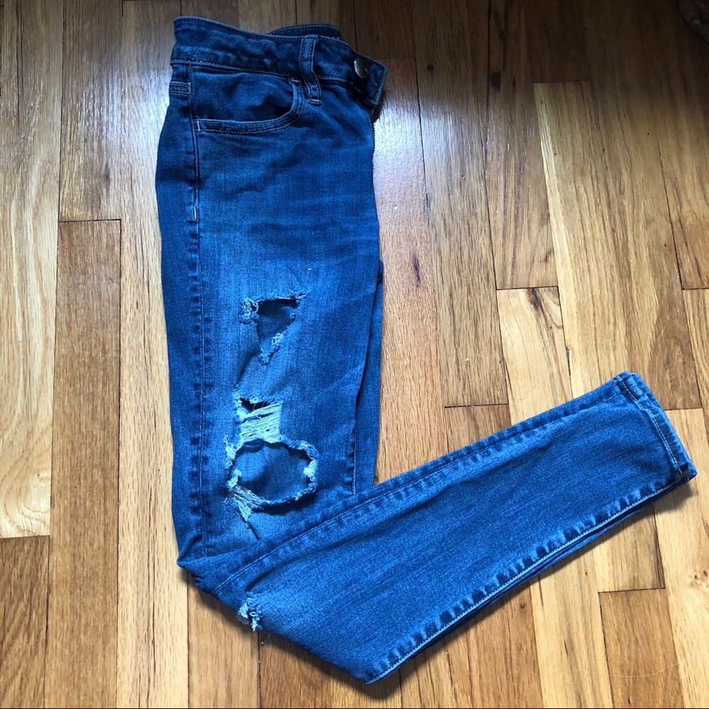 AMERICAN EAGLE DISTRESSED SKINNY JEANS/JEGGING